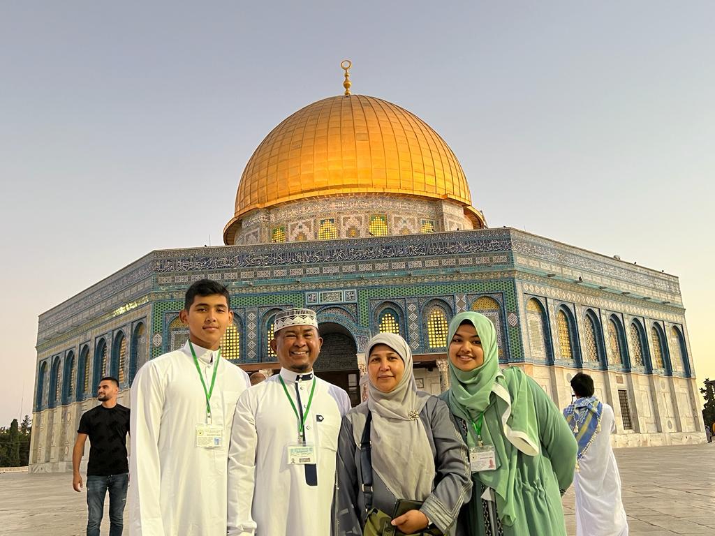 Joban Family in front of Dome of the Rock